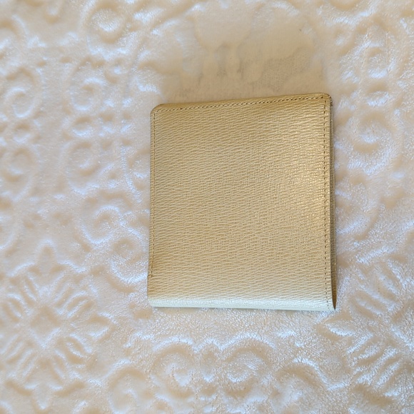 BURBERRYS Cream Leather Authentic Vintage Bifold Wallet - RARE Color! - Picture 14 of 14